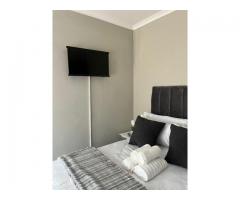 Guest House  near me Constantia Kloof +27836868779 Royal King Guest House Roodepoort
